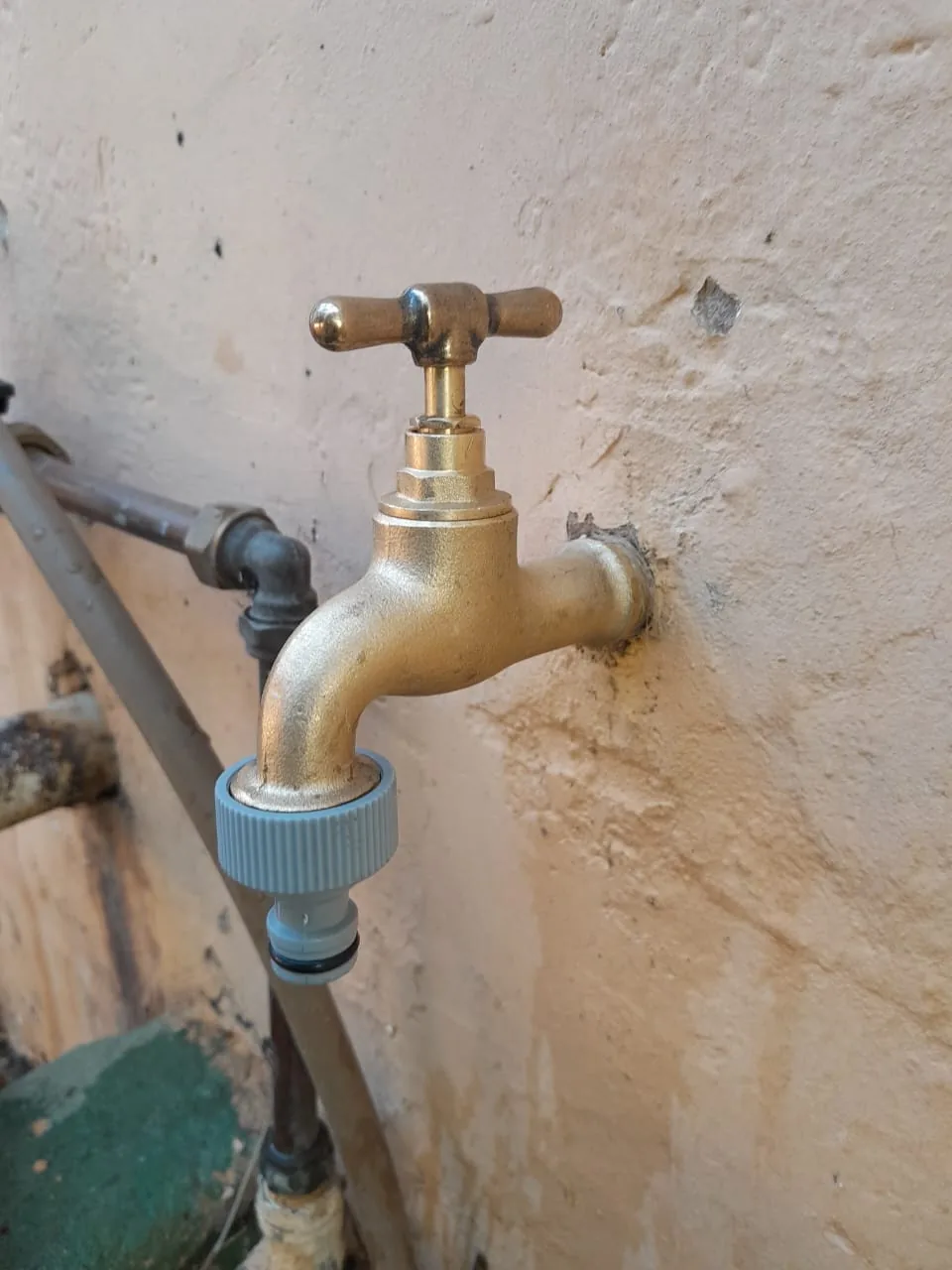Garden supply line burst Sandton outside tap and private pipework